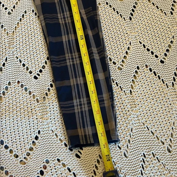Torrid Navy Plaid Leggings Sz 1 NWOT - Picture 5 of 6